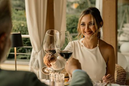 Vom klassischen 6-Gang-Gourmetmenü über den traditionellen Tiroler Abend bis hin zum wöchentlichen Fischbuffet: Die Weinbegleitung gehört im Südtiroler Hotel Mignon zum festen Bestandteil des kulinarischen Konzepts