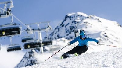 Weich, glitzernd und luftig wie Puderzucker muss Schnee sein, damit er sich Champagne Powder nennen darf. Den seltenen, trockenen und sehr kalten Pulverschnee erleben Skiurlauber in Osttirol/Österreich