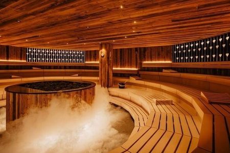 Die neue RUNDAI-Aufgusssauna im Bodenmaiser Hof eignet sich für Retreats, Saunatage und Show-Aufgüsse