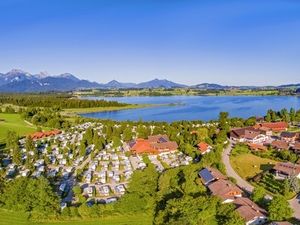 Mit seinen 370 Stellplätzen verbindet Camping Hopfensee seit 1954 Sport- und Freizeitspaß sowie Wellness und Gesundheit im Allgäuer Kneippkurort Füssen in Bayerns Südwesten Mit seinen 370 Stellplätzen verbindet Camping Hopfensee seit 1954 Sport- und Freizeitspaß sowie Wellness und Gesundheit im Allgäuer Kneippkurort Füssen in Bayerns Südwesten