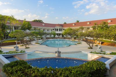Vollendete, werden die umfassenden Renovierungen des über 100 Jahre alten Centara Grand Beach Resort Hua Hin Ende 2026