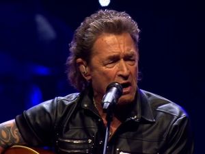 Im Jahr 1990 gab der Sänger in Leipzig sein erstes Livekonzert vor über 60.000 begeisterten Fans Im Jahr 1990 gab der Sänger in Leipzig sein erstes Livekonzert vor über 60.000 begeisterten Fans