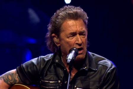 Im Jahr 1990 gab der Sänger in Leipzig sein erstes Livekonzert vor über 60.000 begeisterten Fans 