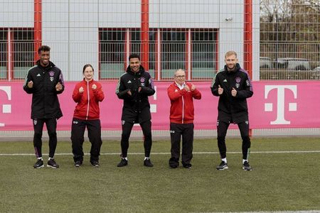 Patricia Schramm und Daniel Pausch beim FC Bayern zu Gast
