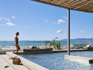 In der siebten Etage befindet sich die Star-Prestige-Zone – ein exklusiver Bereich mit Pool, Sonnenterrasse und Open-Bar In der siebten Etage befindet sich die Star-Prestige-Zone – ein exklusiver Bereich mit Pool, Sonnenterrasse und Open-Bar