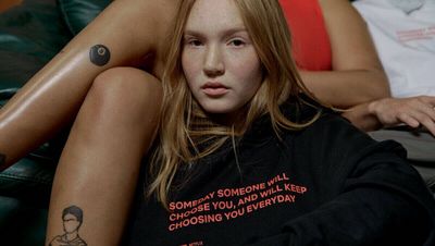 Die ersten Shirts der Netflix-Kollektion thematisieren die Serie "Sex Education"