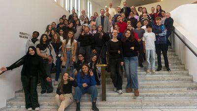 Schüler*innen der Gustav-Heinemann-Gesamtschule Essen erlebten im Aalto-Theater den Auftakt zum Schulprojekt „AkzepTANZ" 
