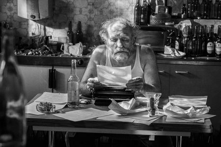 Der stets schlecht gelaunte Misanthrop Hugo (Karl Markovics)