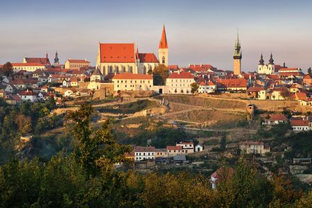 Tschechiens verborgene Stadtwelten – während Zaim/Znojmo mit einem der größten mittelalterlichen Kellerlabyrinthe Europas beeindruckt, faszinieren in Brünn/Brno