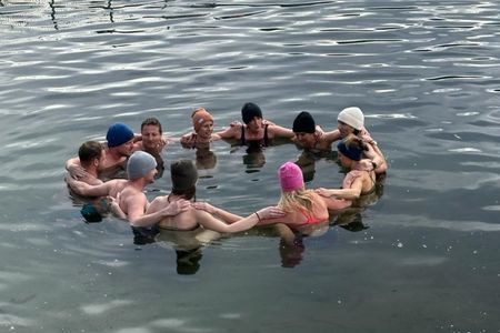 Eisbaden im Millstätter See: Die Villa Postillion am See bietet wöchentlich Kurse an