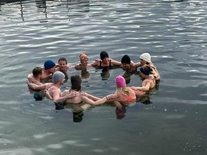Eisbaden im Millstätter See: Die Villa Postillion am See bietet wöchentlich Kurse an Eisbaden im Millstätter See: Die Villa Postillion am See bietet wöchentlich Kurse an