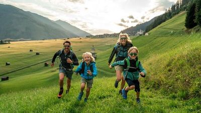 Der Höfe Trail Osttirol führt durch die bergbäuerliche Kulturlandschaft des Tiroler Gail- und Lesachtals 
