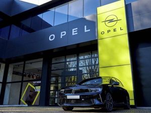 Opel verpasst Showrooms neue CI Opel verpasst Showrooms neue CI