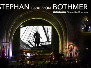 Stephan Graf v. Bothmer, der bekannteste und erfolgreichste Stummfilmpianist der Neuzeit, feiert 100 Jahre NOSFERATU Stephan Graf v. Bothmer, der bekannteste und erfolgreichste Stummfilmpianist der Neuzeit, feiert 100 Jahre NOSFERATU
