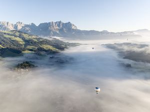 Faszinierendes Erlebnis: Täglich bringen die Piloten Passagiere in luftige Höhen Faszinierendes Erlebnis: Täglich bringen die Piloten Passagiere in luftige Höhen
