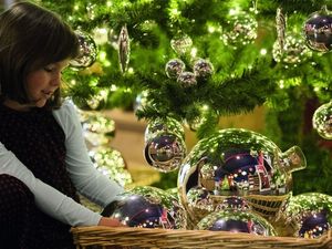 Filigrane Schönheiten: Das am thüringischen Rennsteig gelegene Lauscha gilt als Geburtsort der gläsernen Christbaumkugel Filigrane Schönheiten: Das am thüringischen Rennsteig gelegene Lauscha gilt als Geburtsort der gläsernen Christbaumkugel