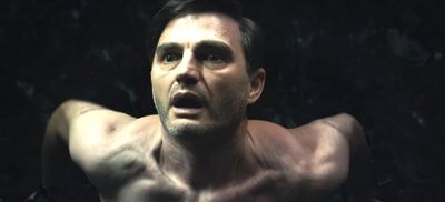 Der trauernde Bernard (Lenn Kudrjawizki ) in einem seiner ALpträume