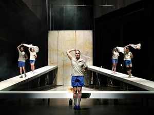 Sie kämpfen am Schauspiel Dortmund um ihr Bad, auch wenn das Wasser verseucht ist Sie kämpfen am Schauspiel Dortmund um ihr Bad, auch wenn das Wasser verseucht ist