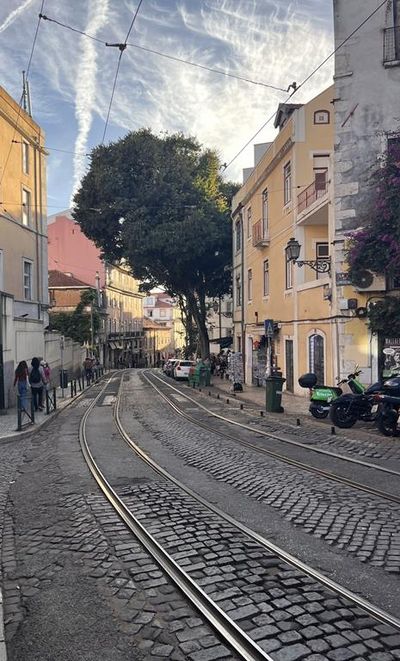 In den Gassen von Lissabon ist es auch recht Farbenfroh