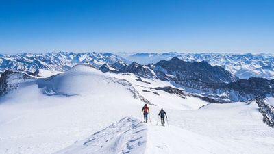 Teilnehmer des alljährlichen Austria Skitourenfestivals in Matrei/Osttirol haben die Möglichkeit, gemeinsam mit professionellen Berg- und Skiführern die schönsten Routen vor Ort zu erkunden.