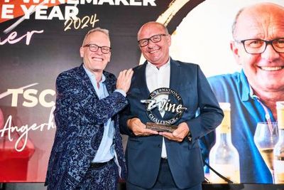 Chairman Tim Atkin and Hans Tschida on the IWC stage