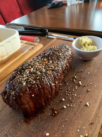 Ein zwei Kilogramm schweres Steak innerhalb von 60 Minuten komplett aufessen