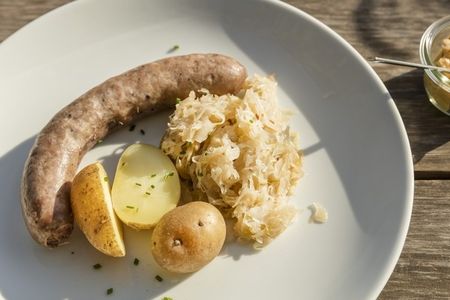Darf beim klassischen Törggele-Menü nicht fehlen: Hauswurst mit Kraut