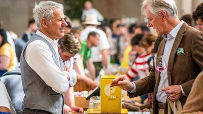 Beim alljährlichen FarmFood Festival im Meraner Kurhaus stellen Südtiroler Bäuerinnen und Bauern ihre Produkte vor, die sie von Hand veredeln 