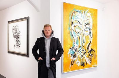 Der Künstler Leon Löwentraut in der Galerie By Lara Sedbon in Paris
