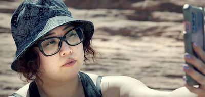 Protagonistin Denise in FINDING CONNECTION 
