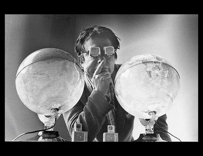 Global Groove: Nam June Paik mit Monitoren auf den Augen, ca. Ende der 1960er Jahre
