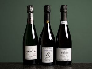 Champagner entdecken und genießen – mit exklusiven Entdecker-Paketen von ‚einfach geniessen' für zu Hause Champagner entdecken und genießen – mit exklusiven Entdecker-Paketen von ‚einfach geniessen' für zu Hause