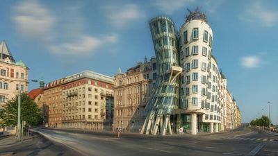 Architektur in Bewegung: Nicht nur mit dem „Tanzenden Haus“ in Prag setzt Tschechien ausdrucksstarke Statements für moderne Baukunst – innovativ, ikonisch und im spannenden Dialog mit der Geschichte