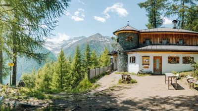 Die Stabanthütte oberhalb des Osttiroler Bergsteigerdorfs Prägraten am Grossvenediger wurde bereits mehrfach zur „Mei liabste Hütt'n“ (Kategorie „Erwanderbare Hütten“) gewählt.
