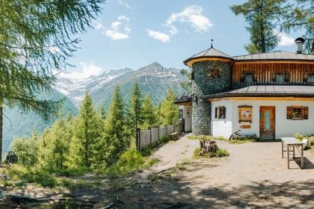 Die Stabanthütte oberhalb des Osttiroler Bergsteigerdorfs Prägraten am Grossvenediger wurde bereits mehrfach zur „Mei liabste Hütt'n“ (Kategorie „Erwanderbare Hütten“) gewählt.