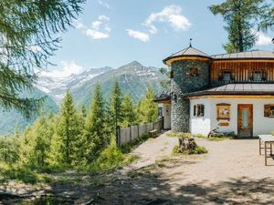 Die Stabanthütte oberhalb des Osttiroler Bergsteigerdorfs Prägraten am Grossvenediger wurde bereits mehrfach zur „Mei liabste Hütt'n“ (Kategorie „Erwanderbare Hütten“) gewählt. Die Stabanthütte oberhalb des Osttiroler Bergsteigerdorfs Prägraten am Grossvenediger wurde bereits mehrfach zur „Mei liabste Hütt'n“ (Kategorie „Erwanderbare Hütten“) gewählt.