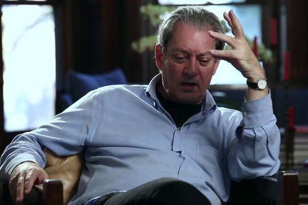 Paul Benjamin Auster ist ein US-amerikanischer Schriftsteller, der auch als Filmregisseur, Drehbuchautor, Kritiker, Übersetzer und Herausgeber arbeitet