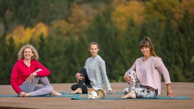 Beim Kleebauer Yoga Festival in Oberösterreich Anfang März leitet ein Team aus zehn Expertinnen und einem Experten durch über 50 Workshops an drei Tagen, die allesamt die Harmonie von Körper, Geist und Seele in den Mittelpunkt stellen