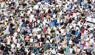 Rund 35.000 Opernfreunde im Nationaltheater, auf dem Max-Joseph-Platz 