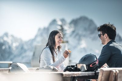Gute Laune in der Nachsaison des Winters dank milder Temperaturen und günstigeren Preisen