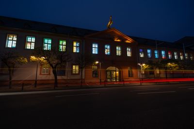 Leuchtende Kunstwerke stimmen auf Weihnachten ein