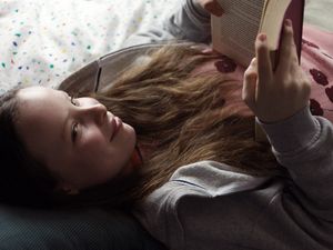 Marielle (Laeni Geiseler) hat eine besondere Gabe Marielle (Laeni Geiseler) hat eine besondere Gabe