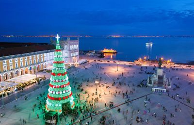 Nur 35 Autominuten von der extravaganten Ferienhausanlage Victor’s Portugal Malveira-Guincho lässt die Adventszeitzeit auch Lissabon in den schönsten Farben erstrahlen