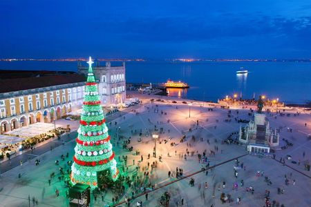 Nur 35 Autominuten von der extravaganten Ferienhausanlage Victor’s Portugal Malveira-Guincho lässt die Adventszeitzeit auch Lissabon in den schönsten Farben erstrahlen