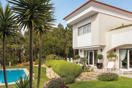 In der exklusiven Ferienhausanlage Victor’s Portugal Malveira-Guincho an der Westküste der Iberischen Halbinsel trifft Stil auf Komfort, etwa in einer der fünf freistehenden Poolvillen