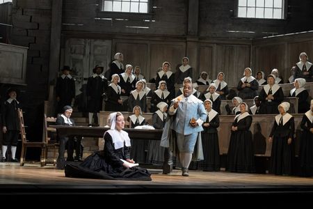Szene aus Bellinis I PURITANI mit Lisette Oropesa und Lawrence Brownlee 