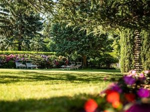 Viel Raum für Natur und Entspannung: Der weitläufige Park des Hotel Mignon im Herzen Merans erstreckt sich über rund einen Hektar Viel Raum für Natur und Entspannung: Der weitläufige Park des Hotel Mignon im Herzen Merans erstreckt sich über rund einen Hektar