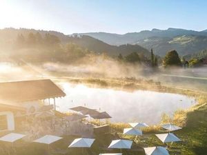Die warme Jahreszeit steht an – in Haubers Naturresort im Allgäu starten damit wieder zahlreiche Veranstaltungen am Berg oder Naturbadesee Die warme Jahreszeit steht an – in Haubers Naturresort im Allgäu starten damit wieder zahlreiche Veranstaltungen am Berg oder Naturbadesee