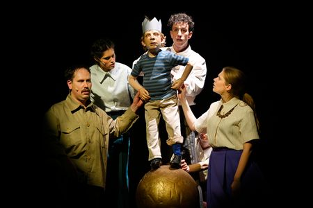 In der Uraufführung erzählt Thomas Hettche die Geschichte der Augsburger Puppenkiste 