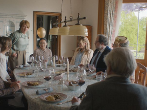 KALTER HUND- Mit: Corinna Harfouch, Lea Drinda, Victoria Mayer, Thomas Mraz, Karoline Eichhorn, Simon Pearce, Johanna Bittenbinder KALTER HUND- Mit: Corinna Harfouch, Lea Drinda, Victoria Mayer, Thomas Mraz, Karoline Eichhorn, Simon Pearce, Johanna Bittenbinder